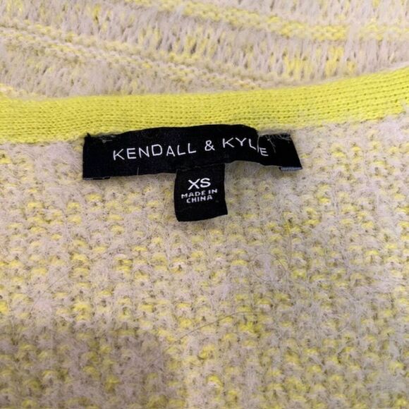 Kendall & Kylie Lemon Lime Eyelash Knit Fuzzy Oversized Cropped Sweater Size XS - Picture 5 of 12